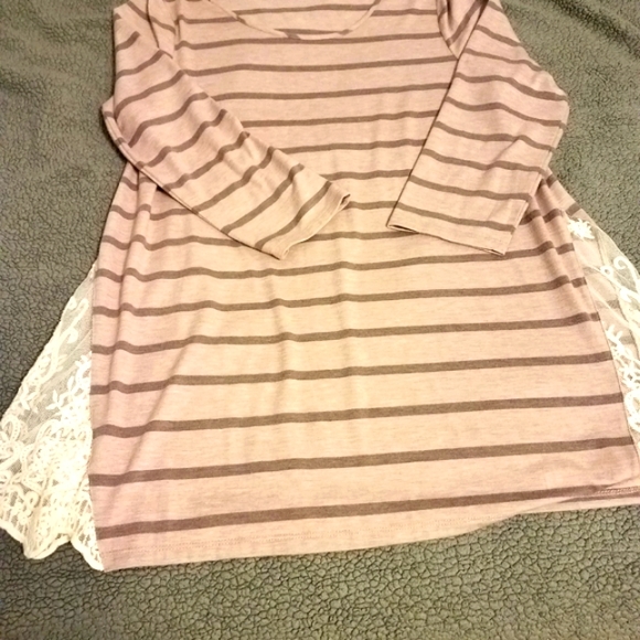 BKE red Cut-Out Lace Sides Long Sleeve Tunnic Sz Large - Picture 5 of 10